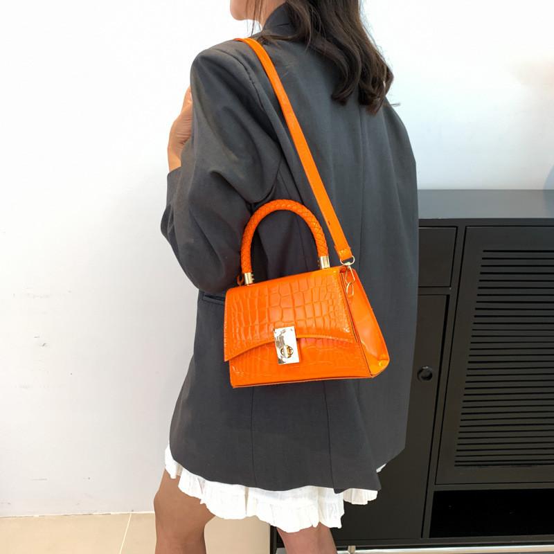 Fashionable And Minimalist Crossbody Bag For Women In Stylish Colors And Soft Pu Material