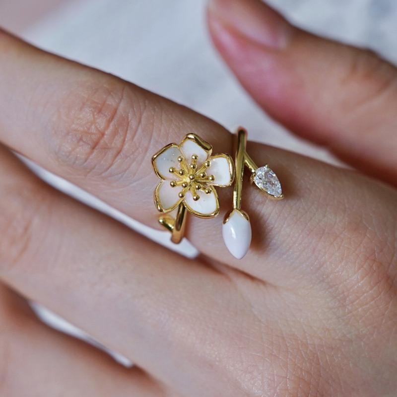 And Unique Beautiful Floral Open Ring For Women With Adjustable Fit Crafted From Highquality Material Copper