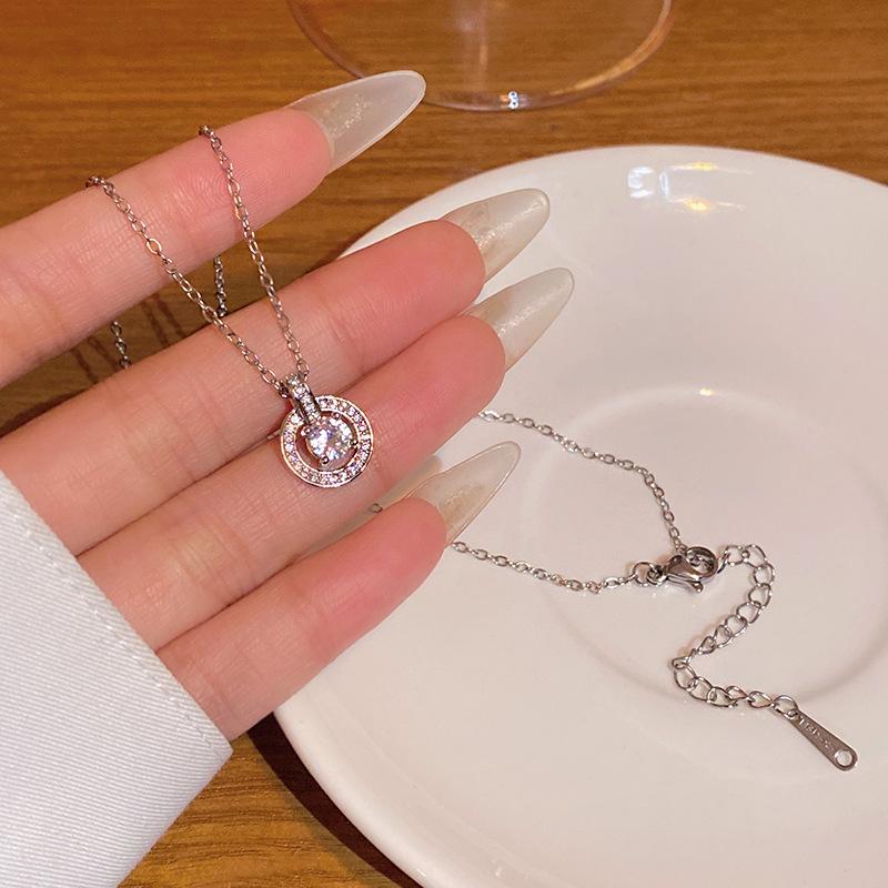 High-end Super Flash Zircon Titanium Steel Necklace Women's Versatile Niche Temperament Silver Collarbone Chain Internet Celebrity New Accessories