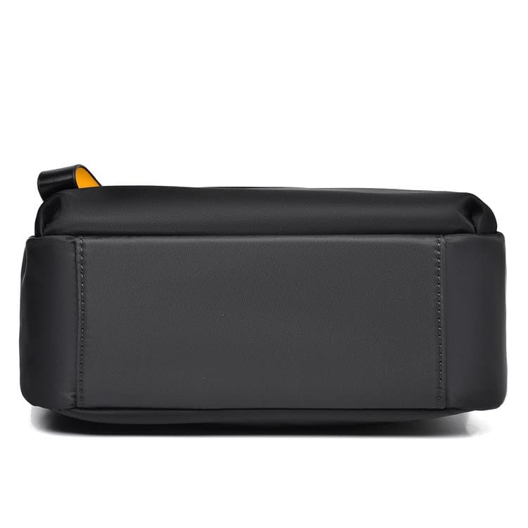 Casual and simple men's shoulder messenger bag