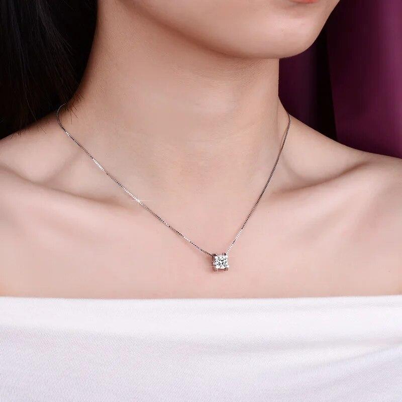 Collana con diamanti in argento sterling 925 di colore D VVS1 Collana con ciondolo in moissanite Gioielli da sposa per regalo per donne e ragazze