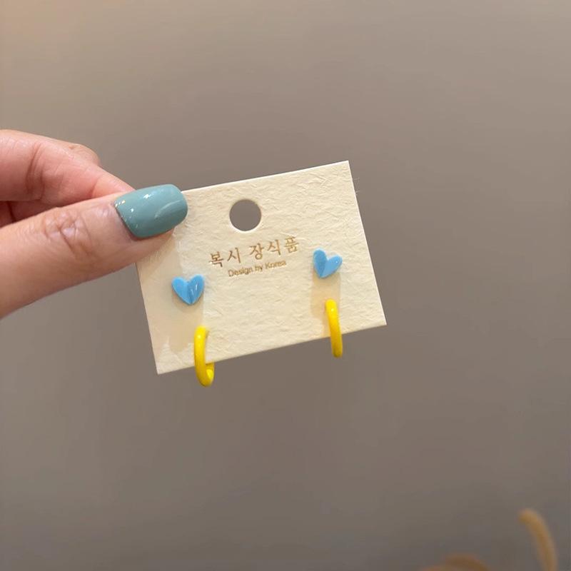 Ins Wind Pearl Love Earrings Women's Exquisite Niche Versatile High-end Stud Earrings 925 Silver Needle Explosive Earrings Wholesale