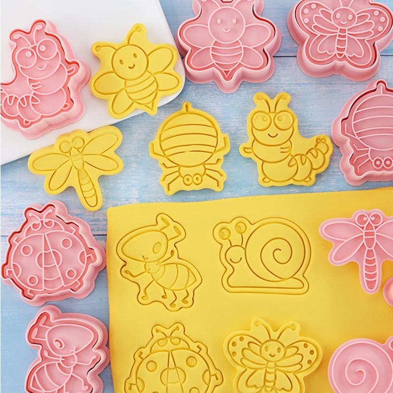 8Pcs/set Cookie Cutters Plastic 3D Insect Shape Cartoon Pressable Biscuit Mold Cookie Stamp Kitchen Baking Pastry Bakeware