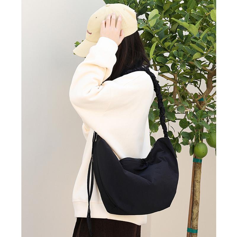 IELGY Japanese Casual Literary Canvas Bag, Fashionable Drawstring Shoulder Pleated Nylon Messenger Bag