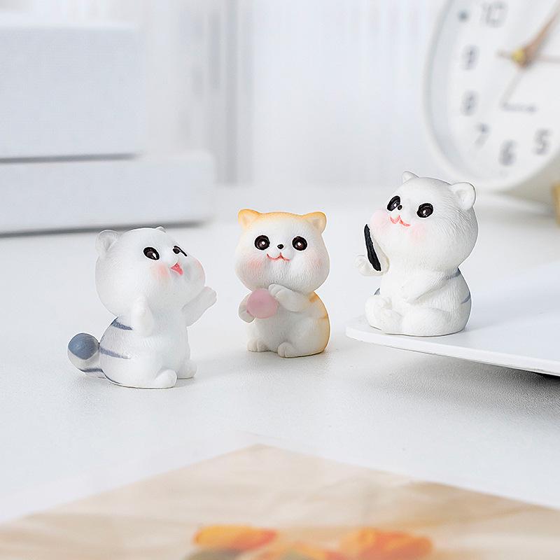 Naughty Resin Small Cat Figurine Mini Cartoon Kitten Ornaments 3D Cat Desktop Decoration Creative Car Mounted Figurines