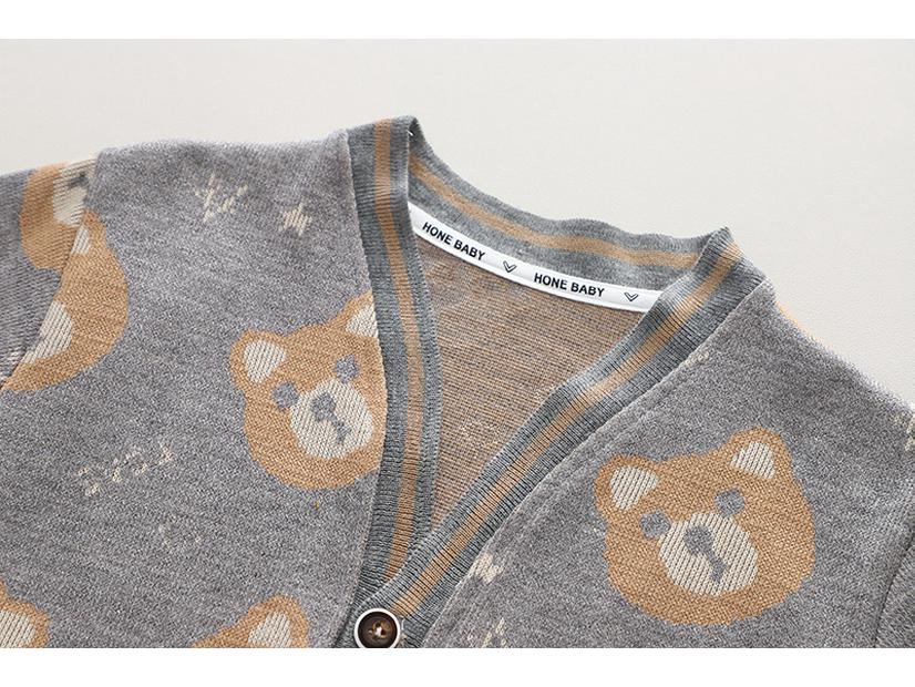 Boys' 2023 Korean-Style Spring/Autumn Casual Three-Piece Sweater Suit – Trendy and Cool.