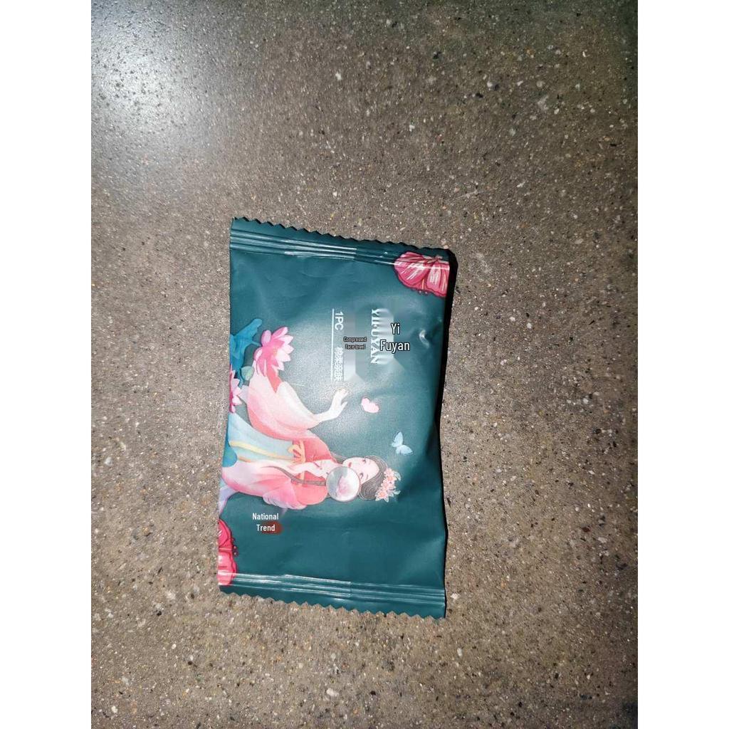 Extra Large Travel-Size Compressed Cleansing Towels for Women