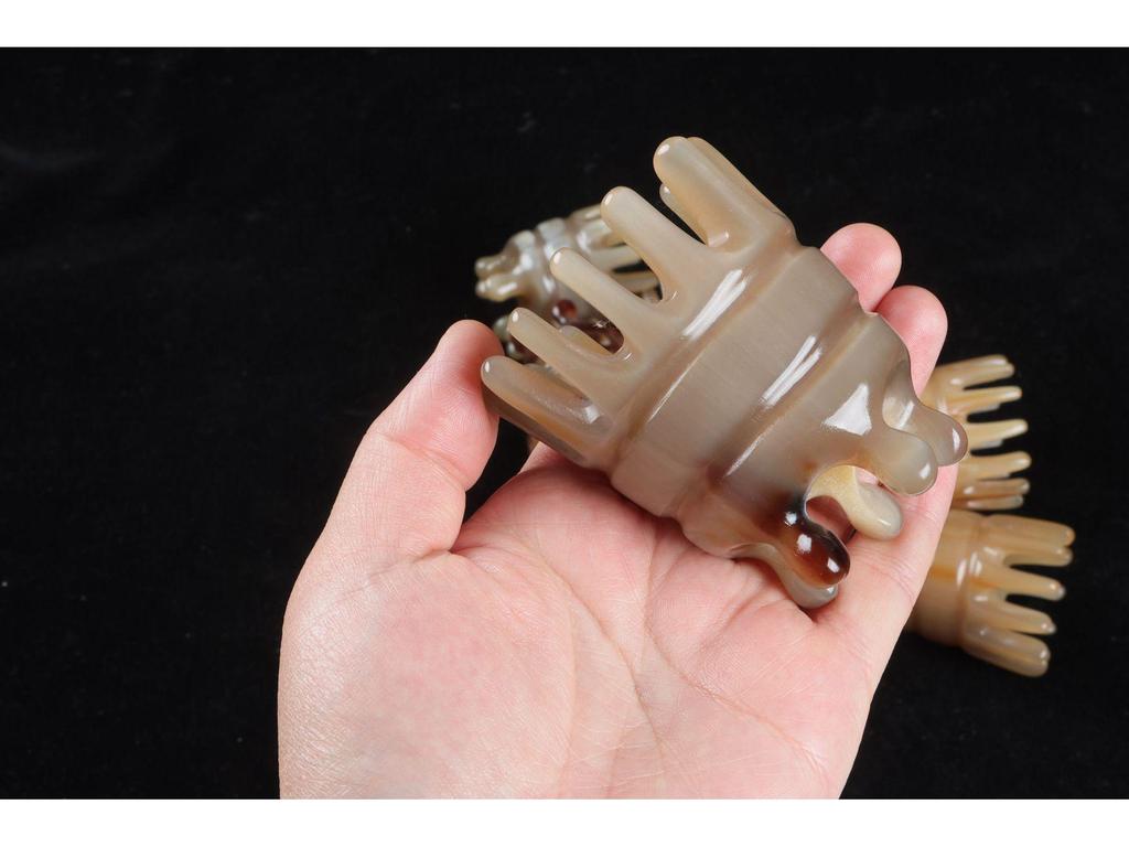 Ox Horn Shampoo and Massage Comb: Wide, Dense Teeth for Meridian Therapy.