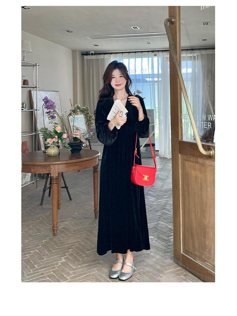 Złota Welurowa Sukienka w Stylu Hepburn: Jesień 2024 Francuska Retro Sukienka z Dekoltem V, Bufiastymi Rękawami, w Pasie, Długa