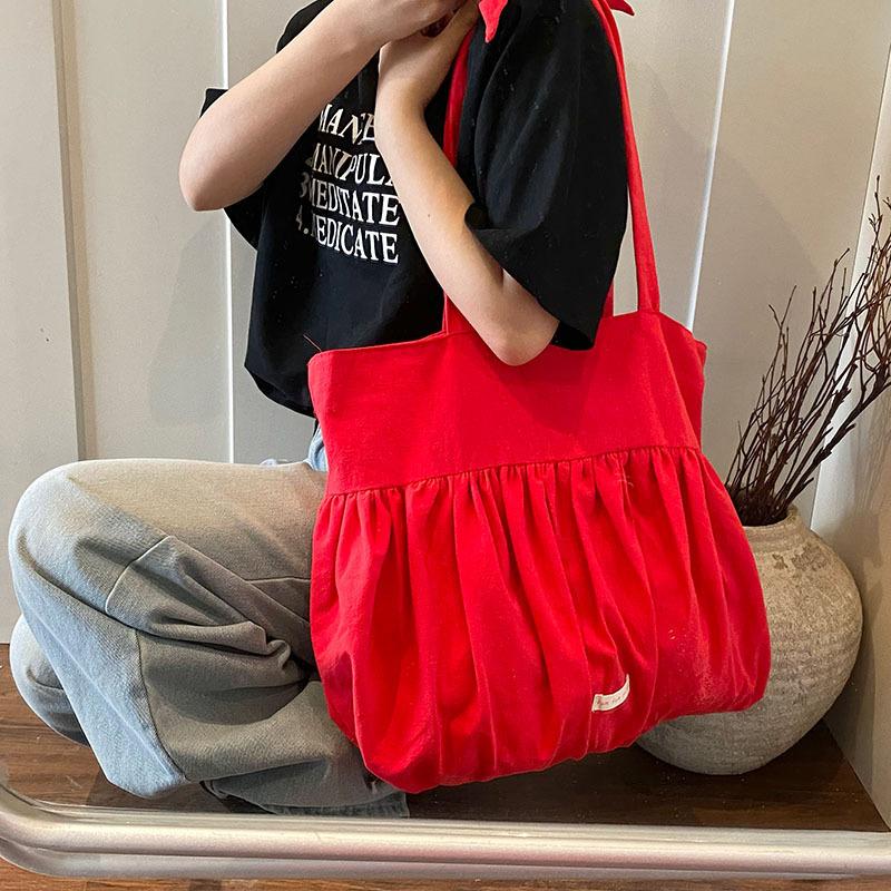 

Сумка большой вместимости в ленивом стиле, женская новая милая сумка на плечо, продвинутая плиссированная сумка-тоут класса красный