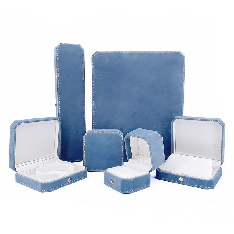 Willson Schmuckschatulle mit achteckiger Goldschnalle – Aufbewahrung hochwertiger Armbänder, Halsketten und Ringe.