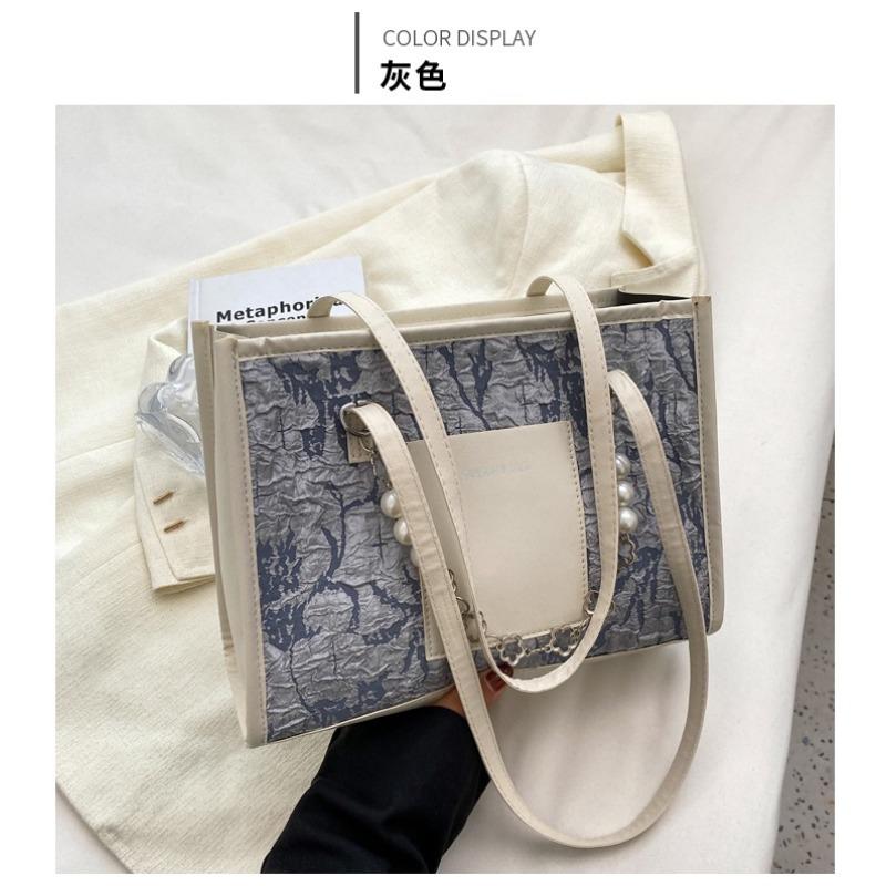 Personalized fashion bag women's new summer largecapacity pearl chain shoulder bag niche design underarm bag premium