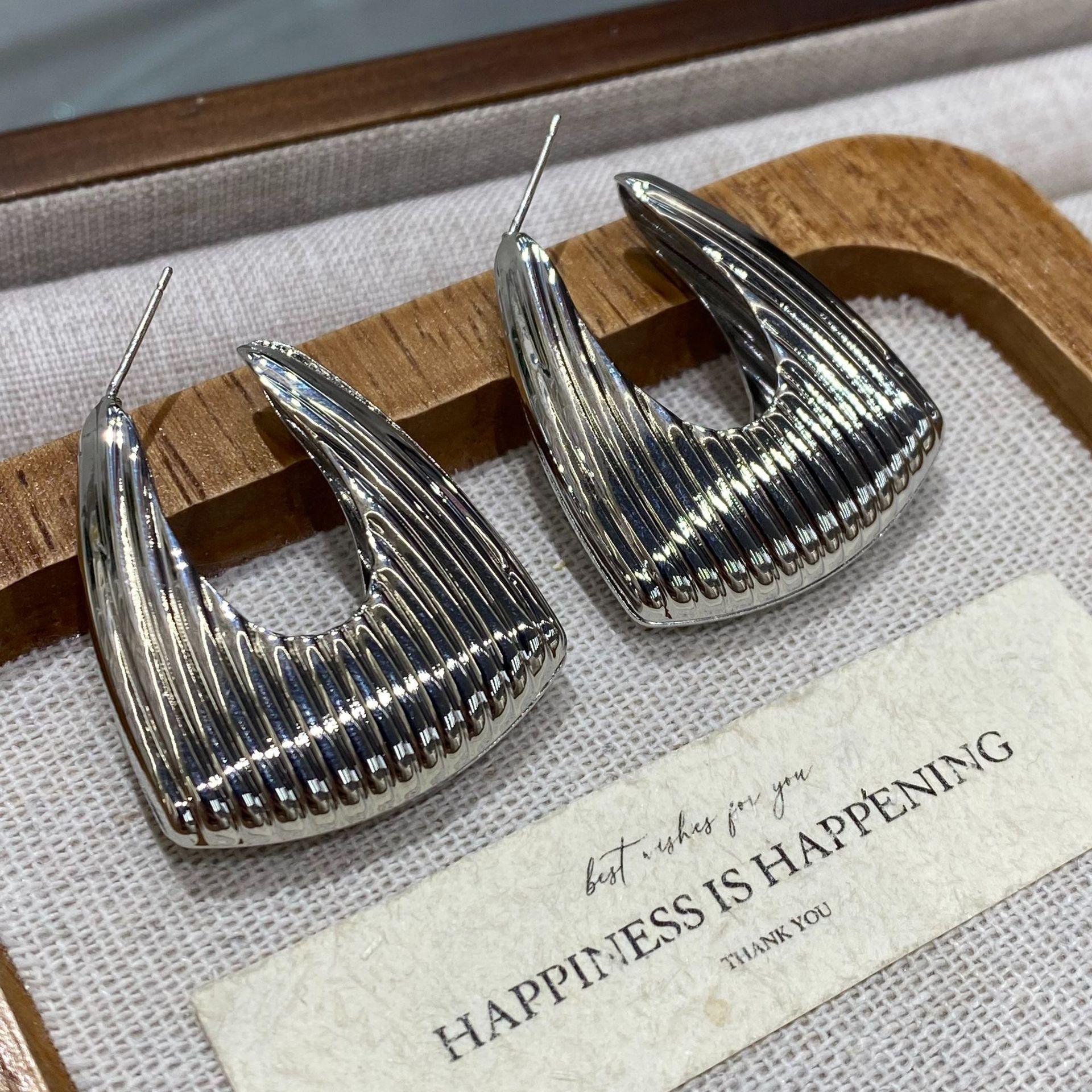 Niche Design Sense Minimalist Three-Dimensional Unique U-Shaped Earrings Women S Versatile Temperament Silver High-End Earrings
