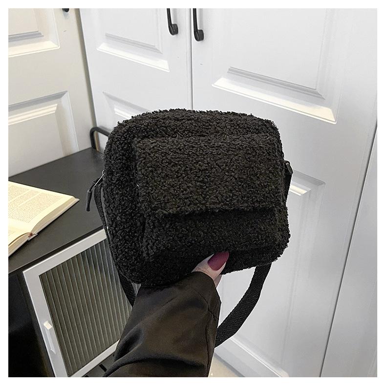 Cute Solid Color Autumn and Winter Single Shoulder Armpit Small Square Bag Fashionable and Foreign Plush Women's Bag