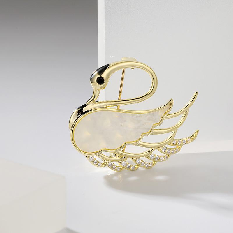 Elegant Zirconia Swan Brooch for Women - Coat Accessory, Wedding Boutonniere, Gift Pin