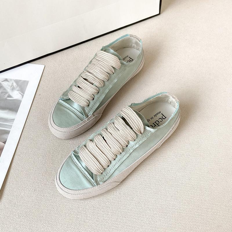 Yuanlitong 2025 new Spanish niche shoes, satin little white shoes, women's grape mother, the same sports shoes, college style