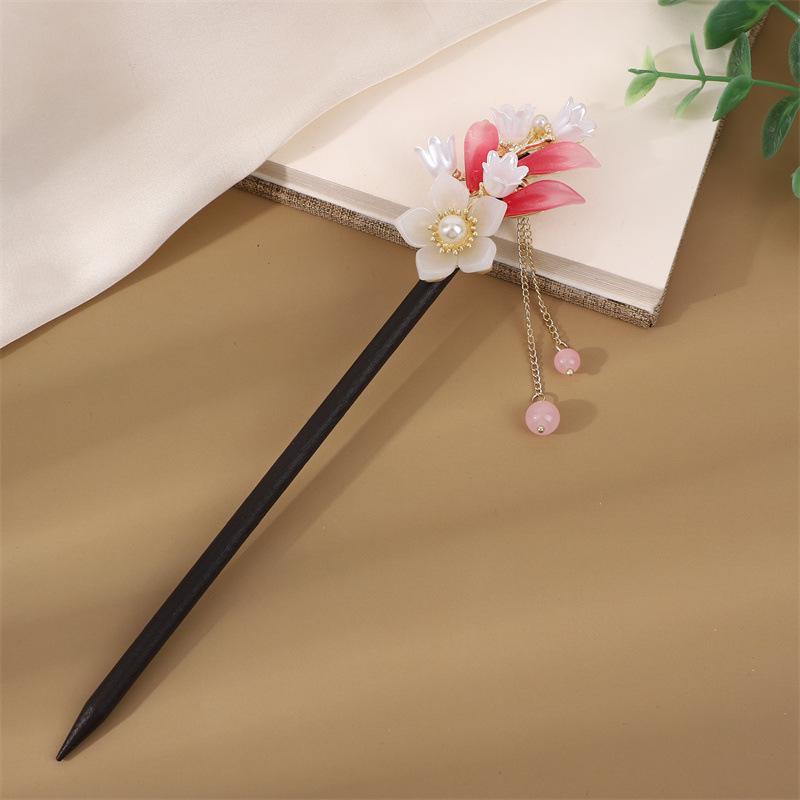 Ebony Style Tassel Hairpin: Vintage Wooden Hair Accessory for Women, Perfect for Simple Updos and Ancient Costume Adornments