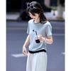 T-shirt da donna girocollo con ricamo a cuore
