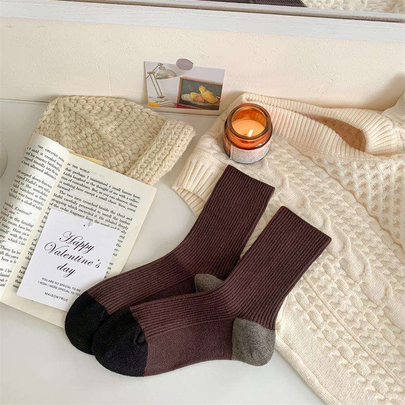 

Korean Boneless Cashmere Piles Of Socks Trendy Color-Blocked Mid-Leg Socks Women S Thickened Warm Women S Socks One size fits all темно-коричневого кольору