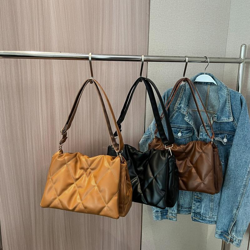 Large capacity shoulder bag, new trendy and versatile, high-end texture temperament women's bag, simple retro messenger tote bag