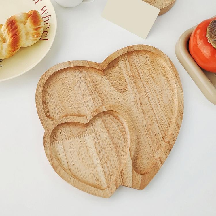 User Friendly Rubberwood Heart Shape Tray Serving Plate Suitable for Easy Cleaning Dessert Serving in Various Setting