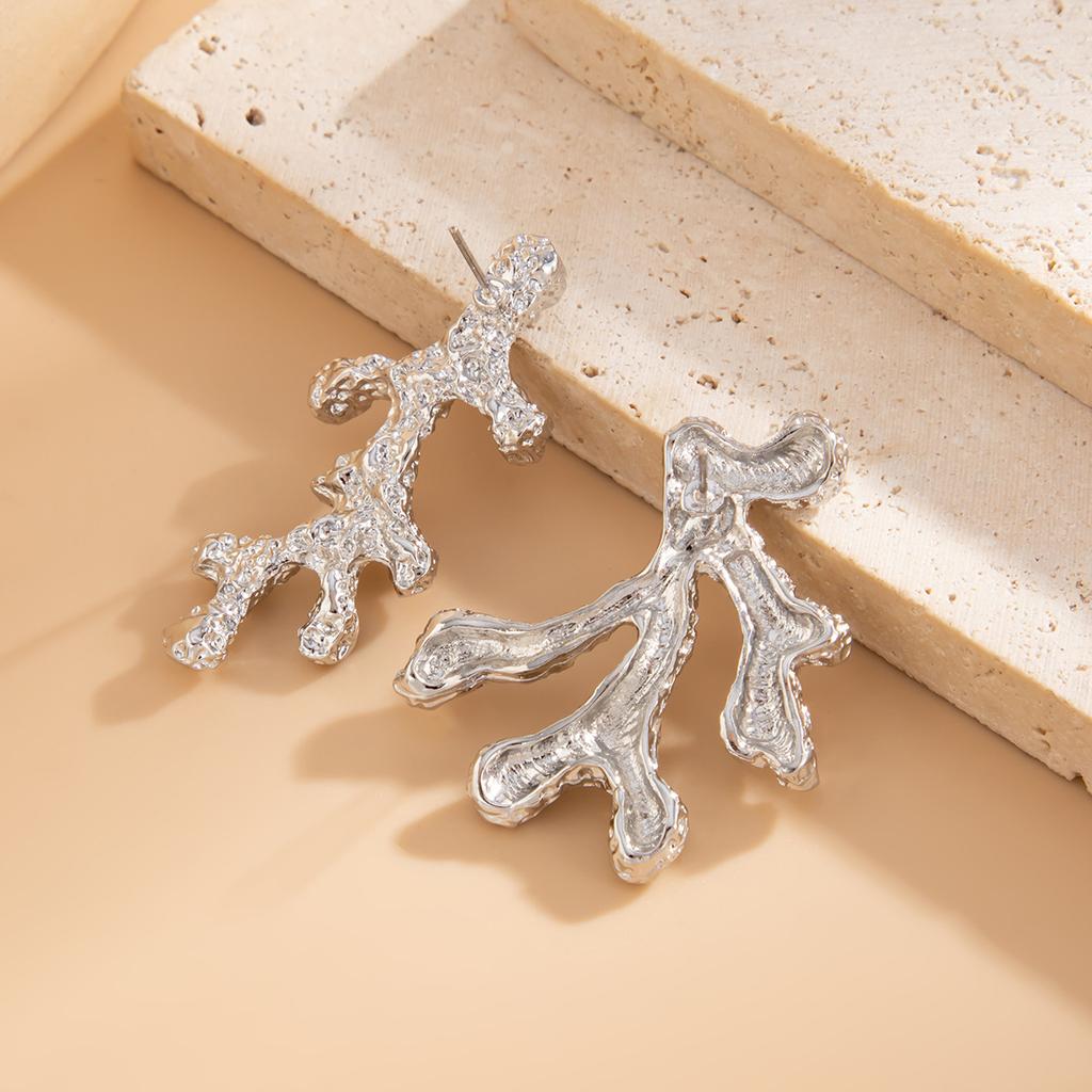 Exaggerated irregular pleated petal stud earrings, creative metal wind branches geometric pearl ear jewelry