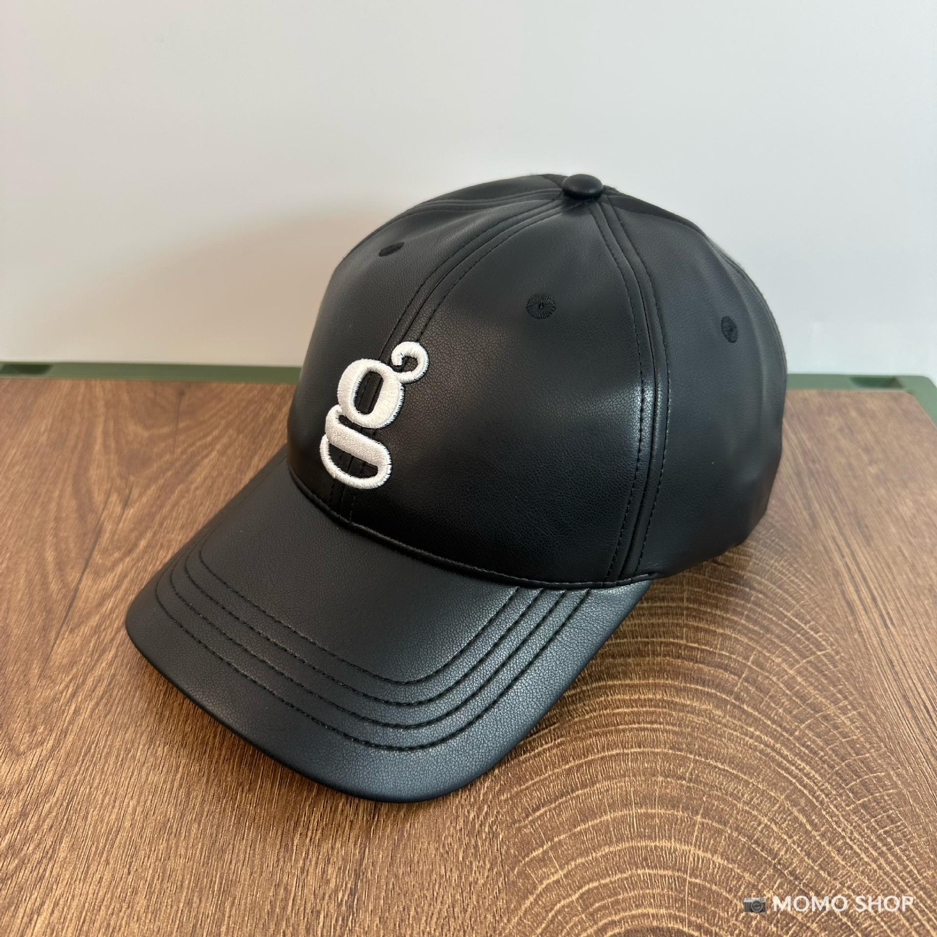 

2025 новый PU кожаный алфавит бейсбол поющий детская мода универсальный лицо маленький ретро солнцезащитный кепка M（56-58cm） чёрный