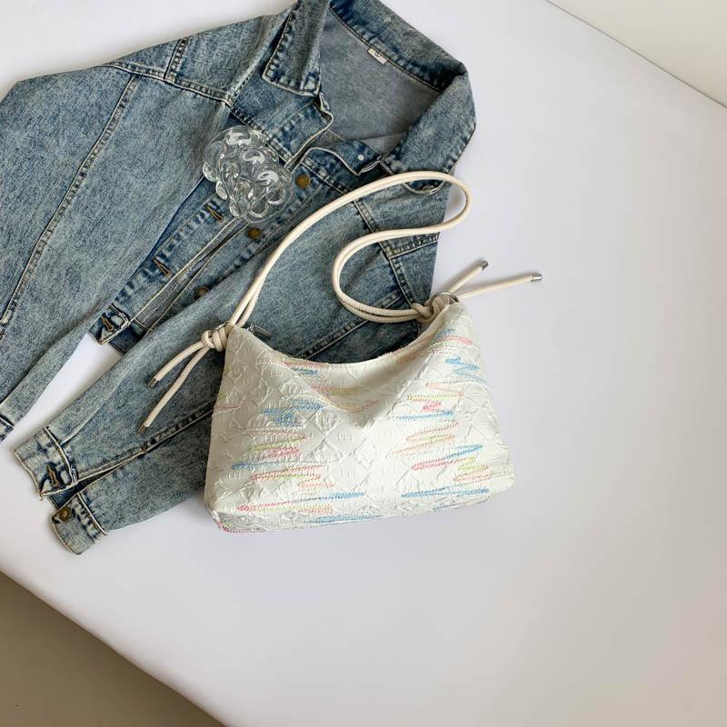 Chic Canvas Tote Bag For Casual Wear With Single Strap And Modern Design