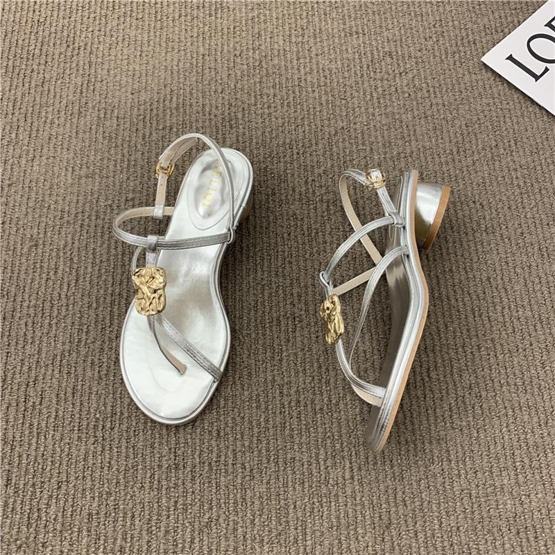 

French thick heel black Roman sandals women s shoes 2025 new summer middle heel niche with skirt fairy style 39 серебряный