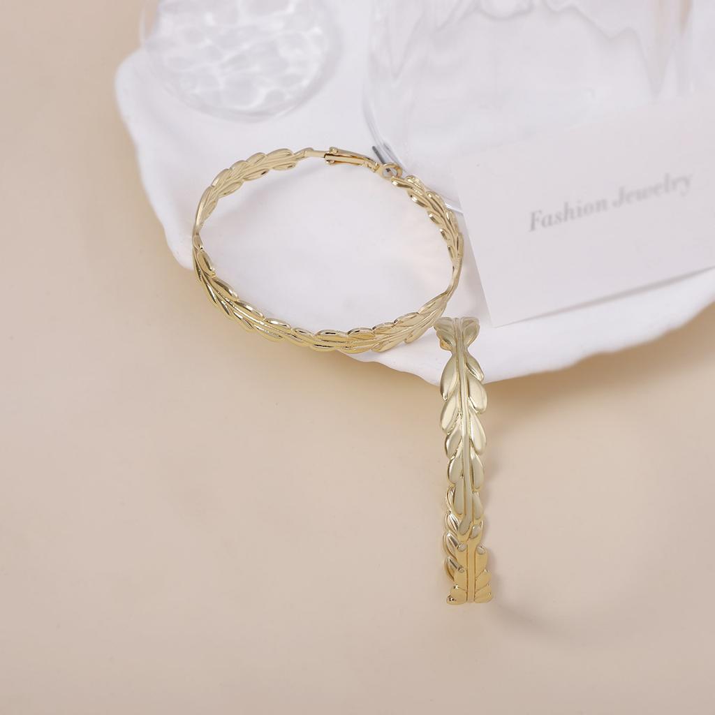 Exaggerated golden wheat ears, high geometric hollowed-out round ear buckles, retro and cold style women's earrings