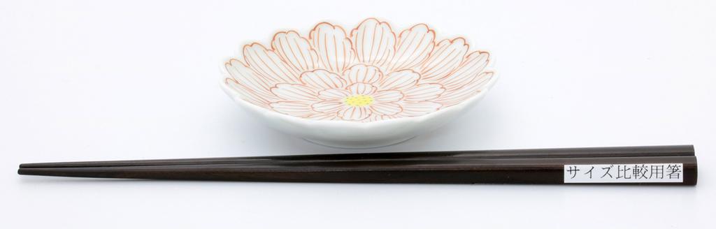 Arita Ware Keizan Ofen Chrysanthemenförmiger kleiner Teller Nishiki Peony 3 Zoll