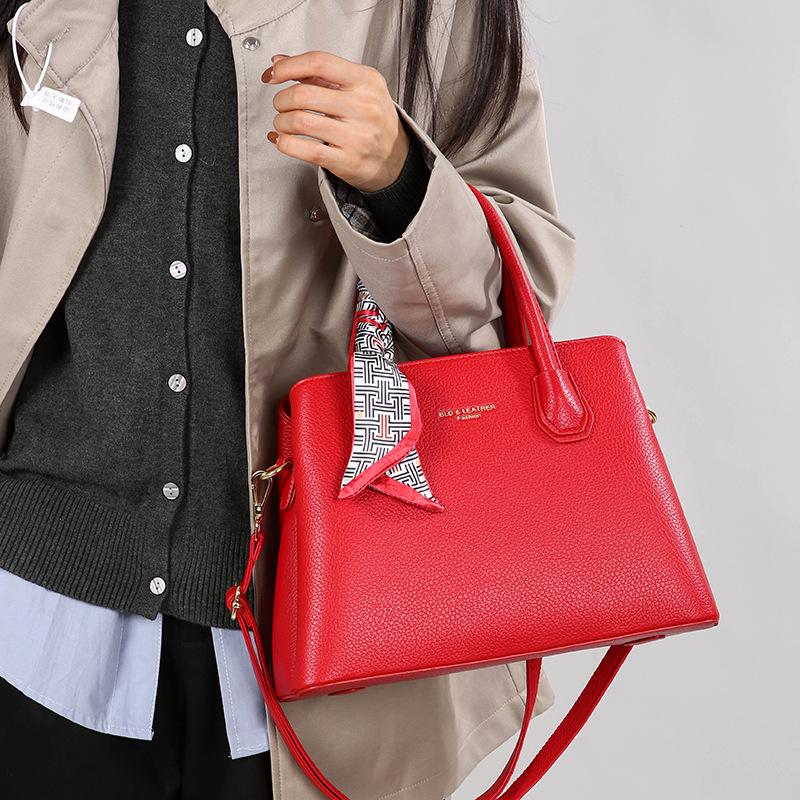 High-End Women's Light Luxury Fashion Shoulder & Crossbody Bag with Large Capacity