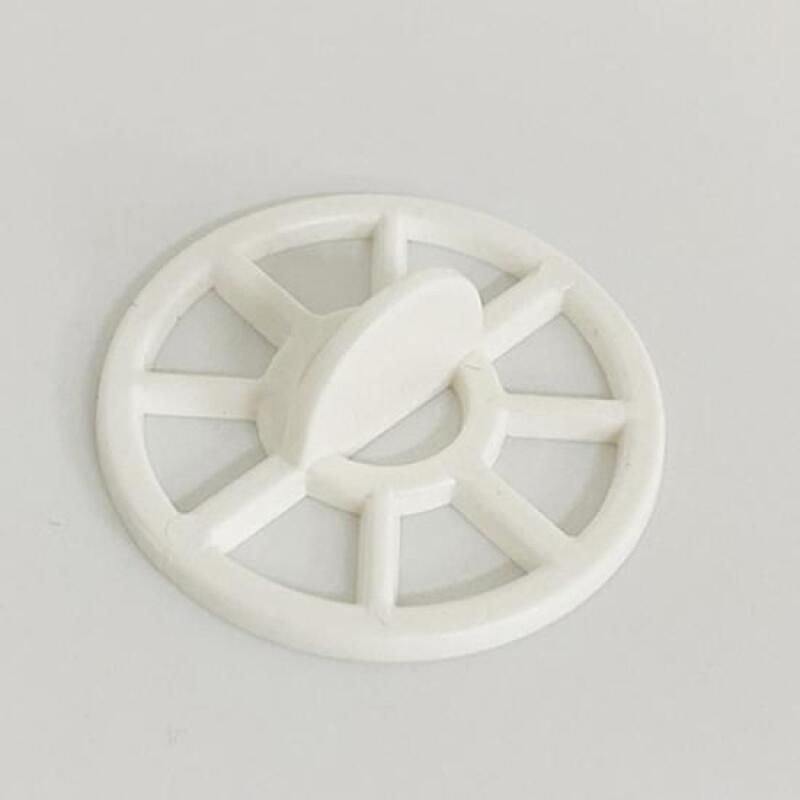 

1 Minimalist Bathtub Strainer