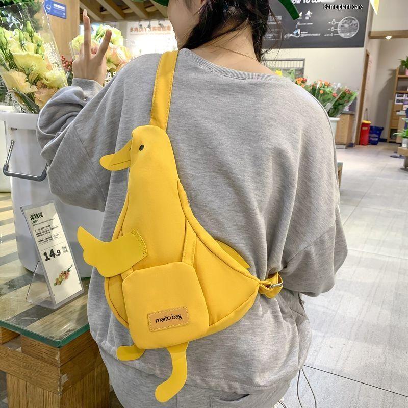 Entzückende Crossbody-Brusttasche aus Entenleinen - Vielseitiger Studentenrucksack & Handyhalter