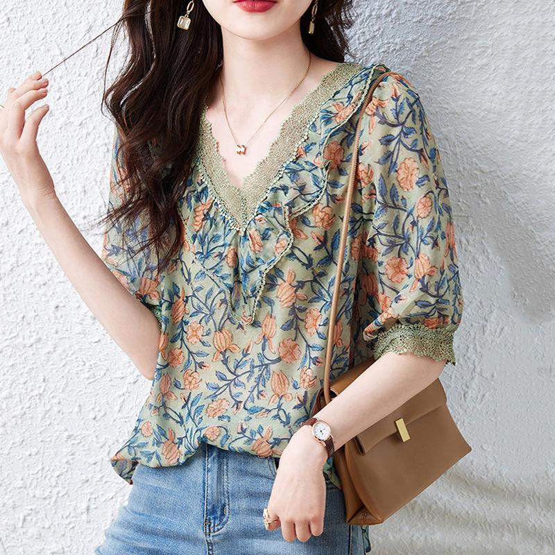 Women's Floral Chiffon Shirt Summer Beautiful and Stylish Short Sleeved Top for Mothers