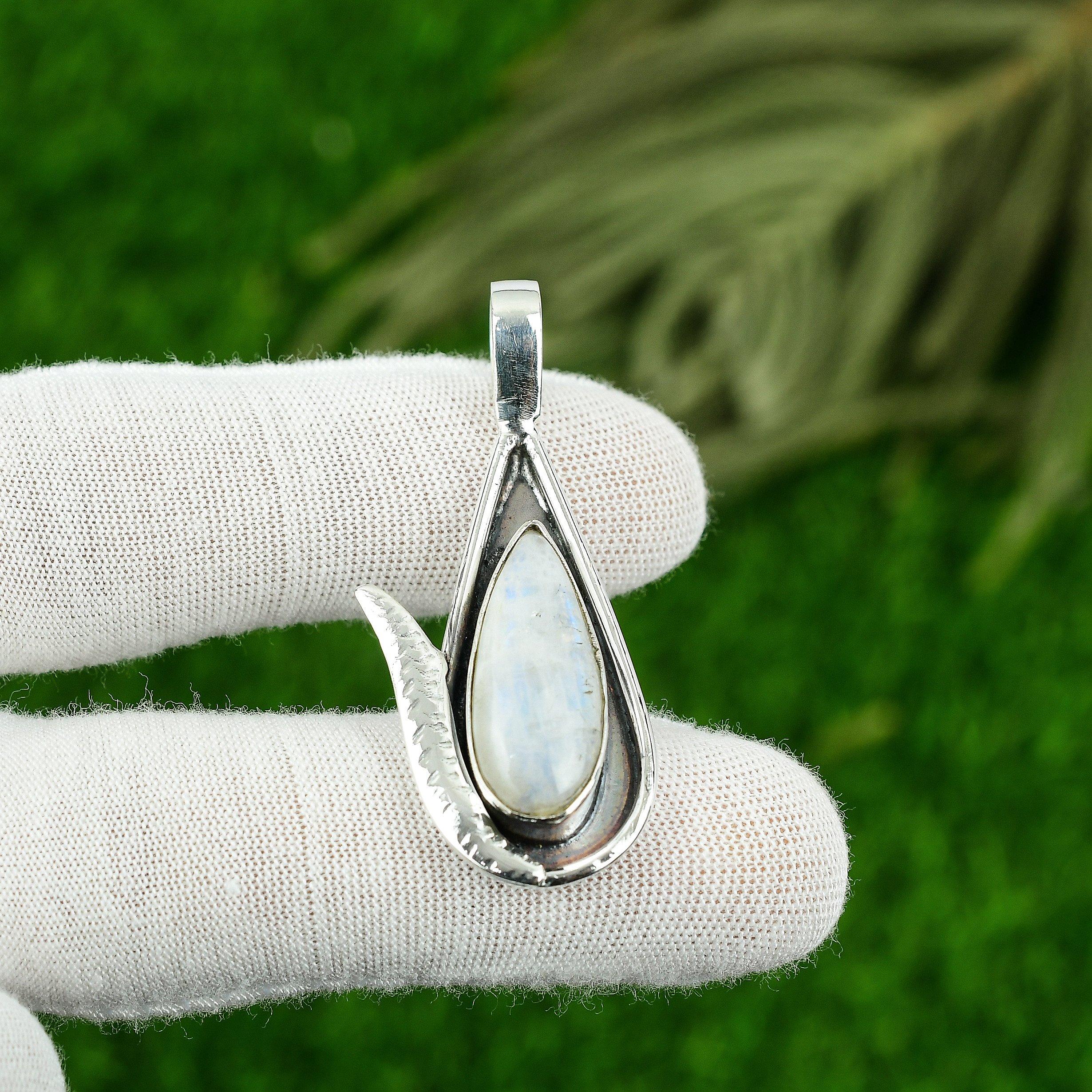 

Rainbow Moonstone Gemstone Sterling Silver Engagement Wedding Pendant Jewelry