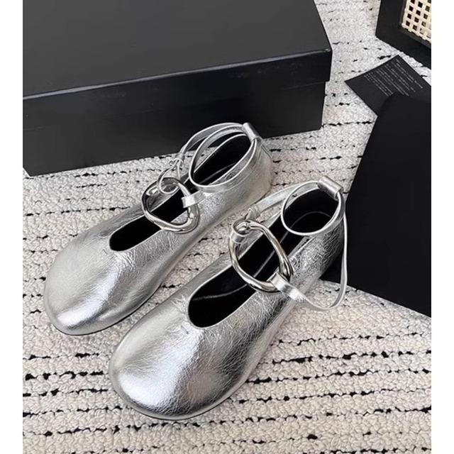 

Простые женские туфли Мэри Джейн на плоской подошве серебристого цвета с небольшим ароматом, новинка 2024 года, осень-зима, легкие туфли с открытым носком в стиле ретро 39 серебряный