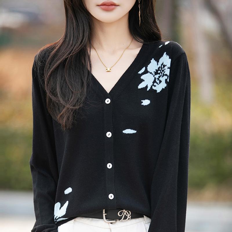 Dámský lehký kardigan z 50% vlny a 50% morušového hedvábí - všestranný úplet na 4 sezóny pro celoroční pohodlí a styl