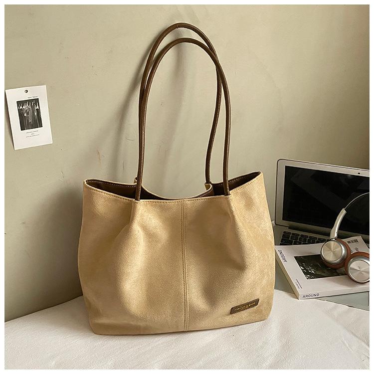 

Korean version of commuter tote bag women s 2025 autumn and winter new large-capacity underarm bag fashionable and simple shoulder mother and child ba