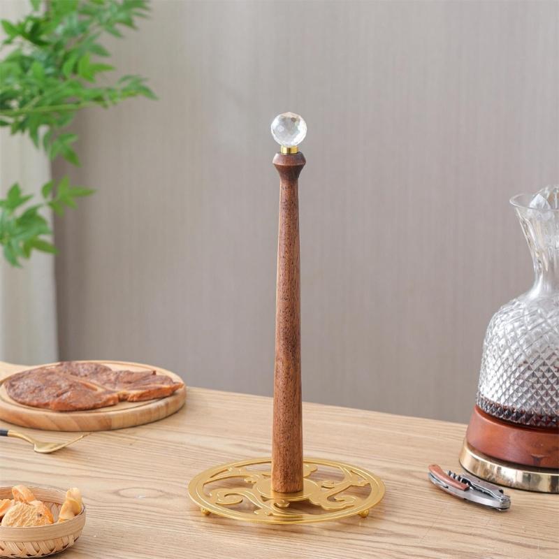 Moderní černý železný a dřevěný volně stojící dávkovač papírových rolí Velkokapacitní stojací regál na toaletní papír