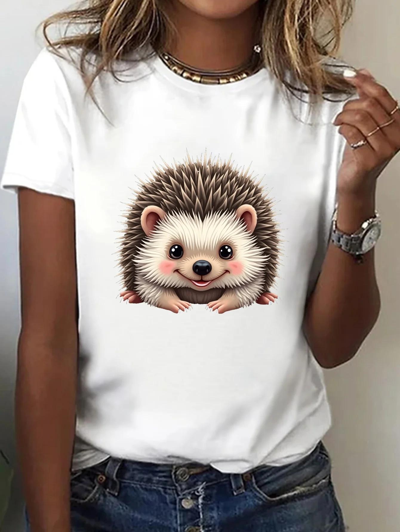 

Женская футболка с милым принтом ежика, повседневный черный топ с коротким рукавом и круглым вырезом, мягкая и удобная одежда 4XL