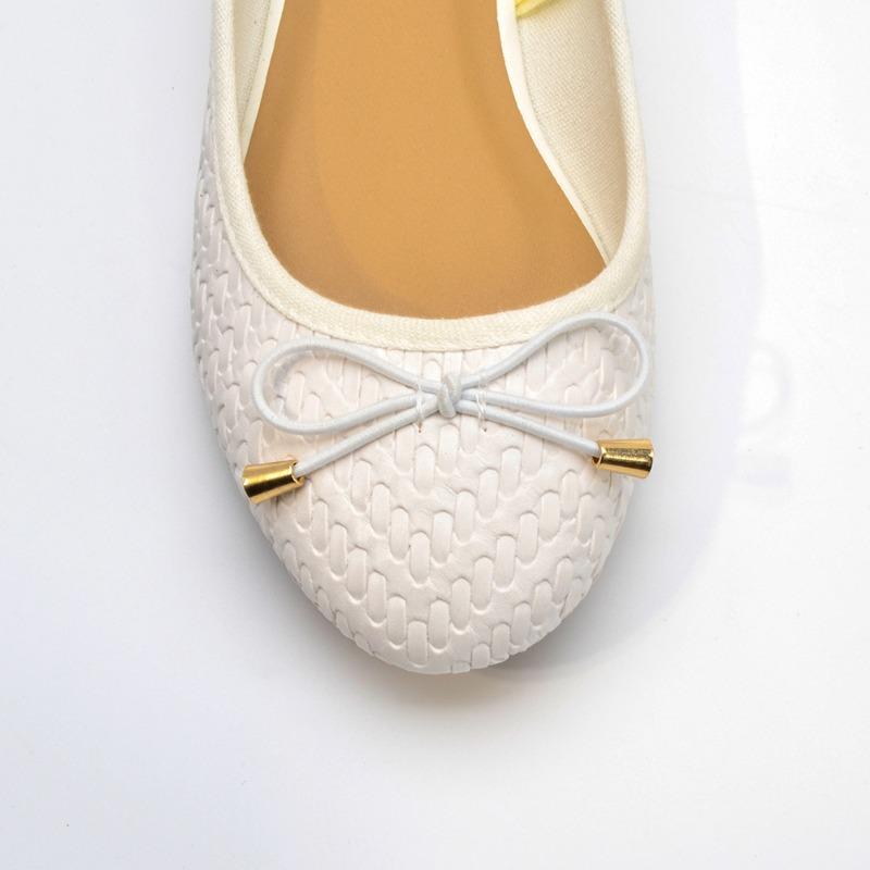 Size 41 Xiaoxiangfeng single shoes, shallow mouth women's soft soles, not tired feet, mother shoes, white flat-soled Doudou shoes.