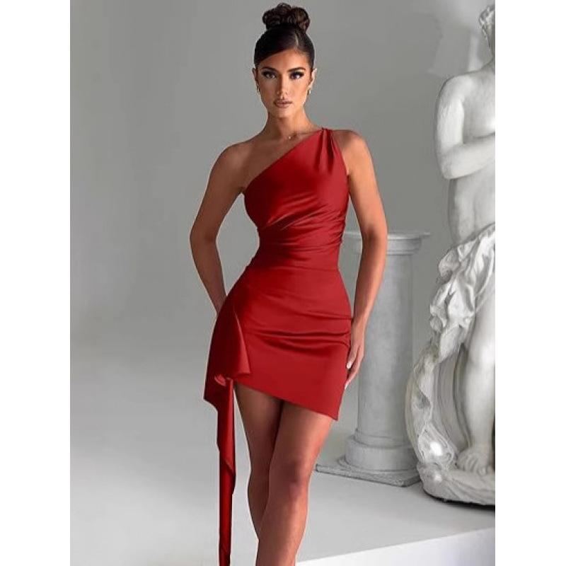 Europäisches und amerikanisches einseitiges plissiertes sexy Satin-Kleid mit geschlitzten Ärmeln, europäischer und amerikanischer Sommer-Temperament, figurbetont