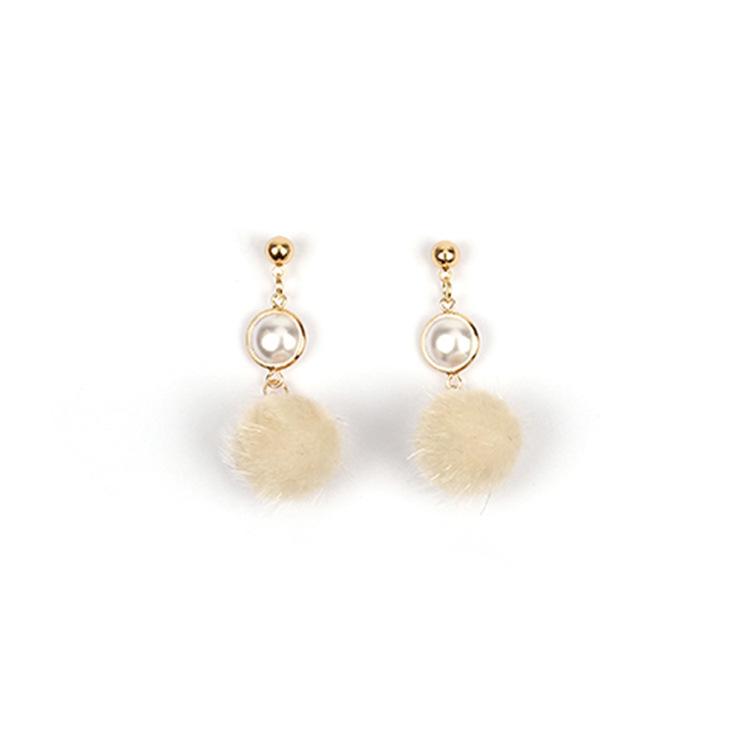 

Pearl fur ball earrings, plush ball earrings, personalized versatile winter mink jewelry бежевий