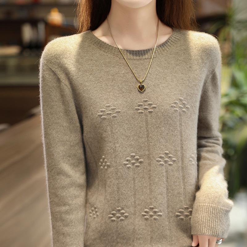 Elegant Autumn/Winter 100% Wool Slimming Pullover Sweater with Round Neck and Long Sleeves for Women