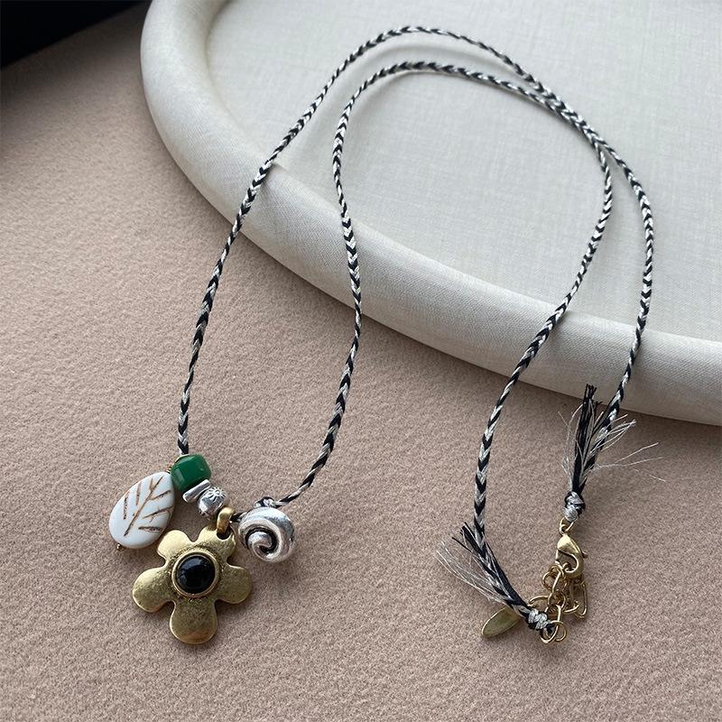 Bohemian Geometric Pendant Necklace Niche Retro Temperament Collarbone Chain Light Luxury Versatile High-end Jewelry