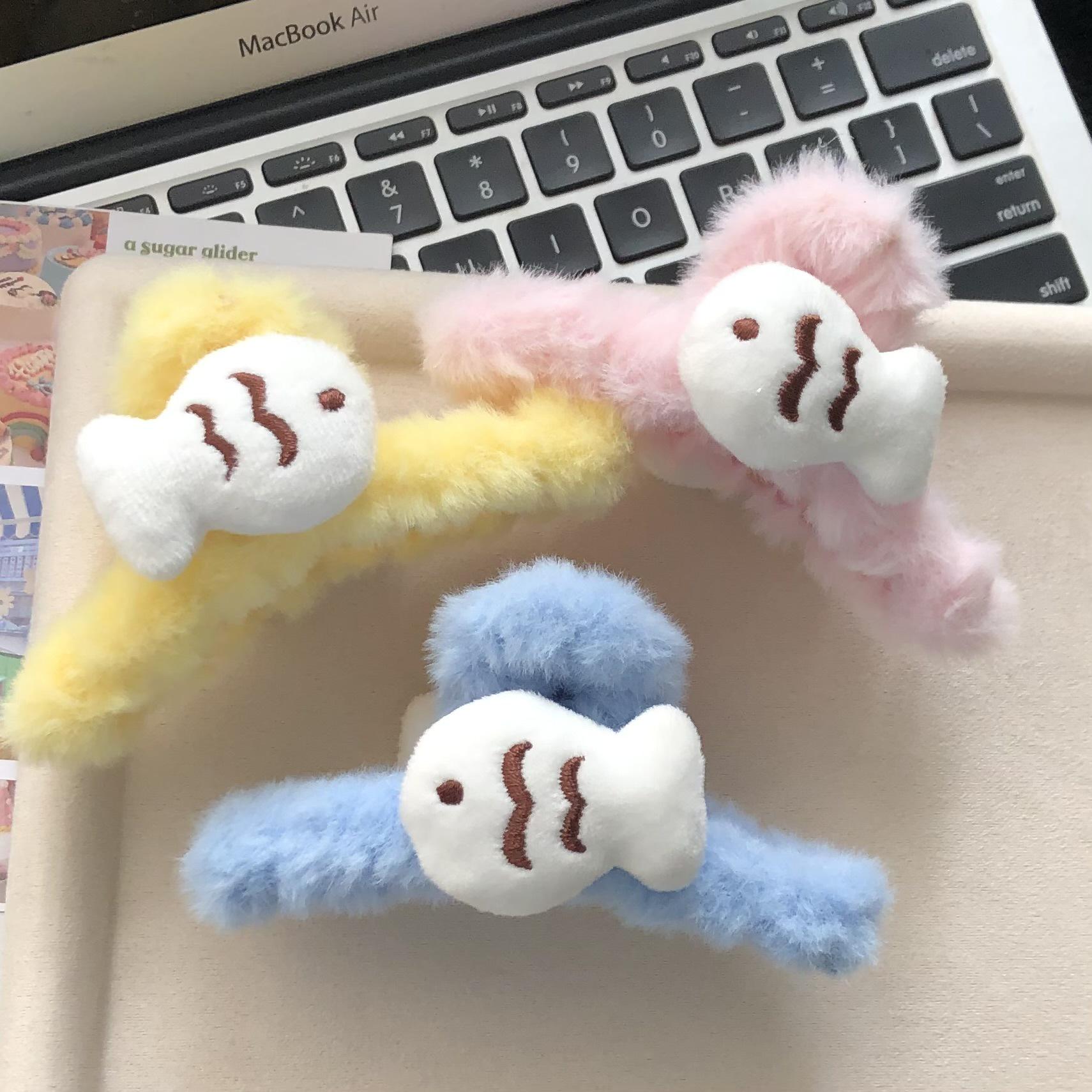 

Cozy Plush Fish Claw Clip - Cute Heart Design for Autumn/Winter Hair Accessories Plush Little Fish Claw Clip рожевий