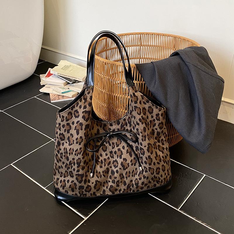 

bag female leopard print retro commuter portable tote bag new suede shoulder armpit messenger bag чёрный