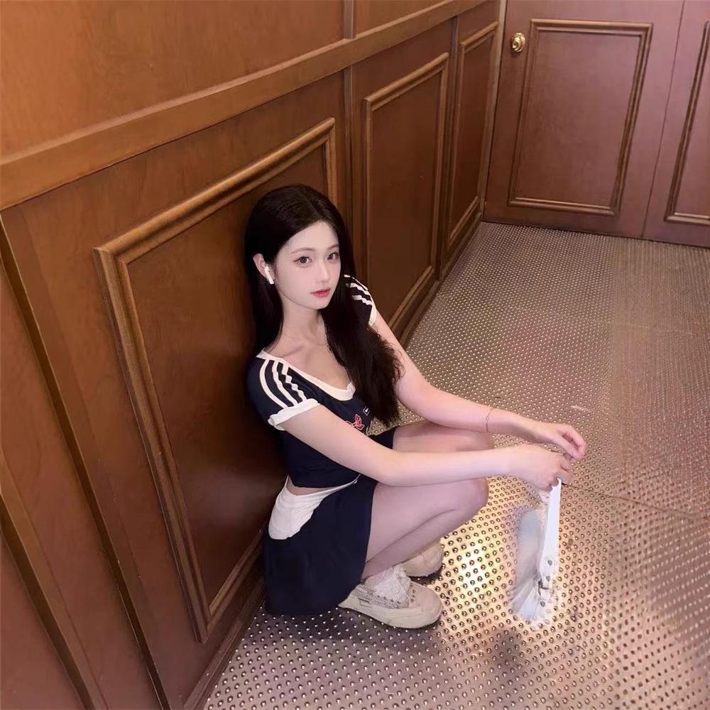 Women's Summer 2025 Retro U-Neck Short Sleeve T-shirt: Hot Girl Casual Street Style, Wear Two Ways