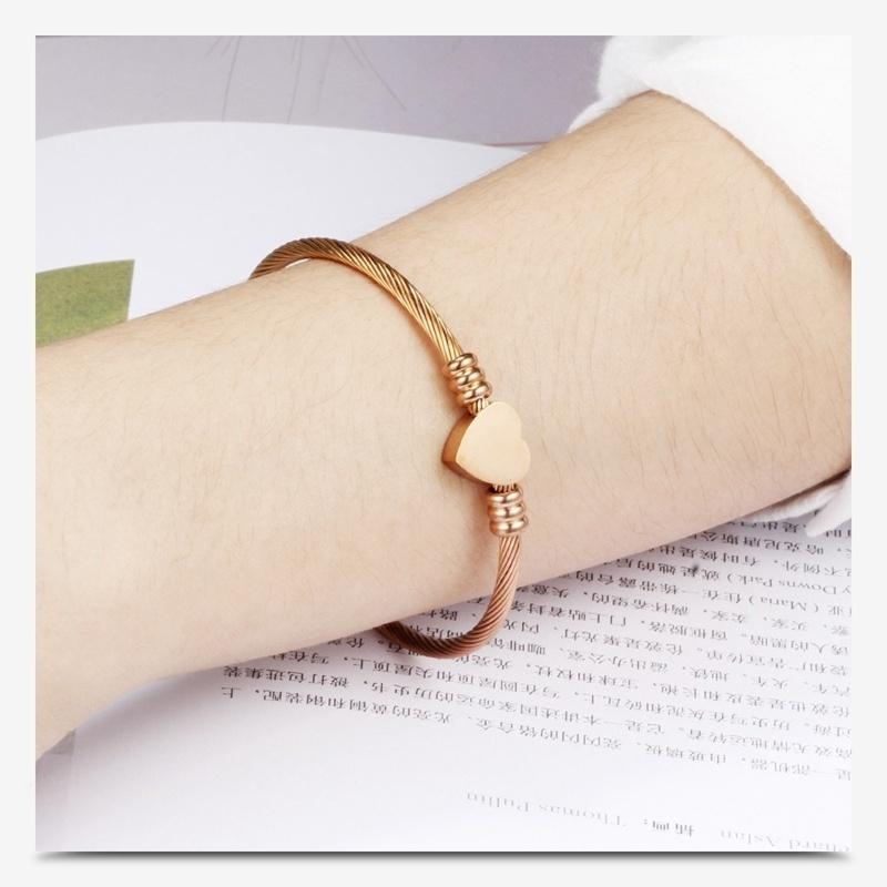 New Trendy Metal Braided Cable Shape Heart Bracelet for Women Fashion Metal Bangle Accessories On Hand 2021Jewelry for Girl Gift